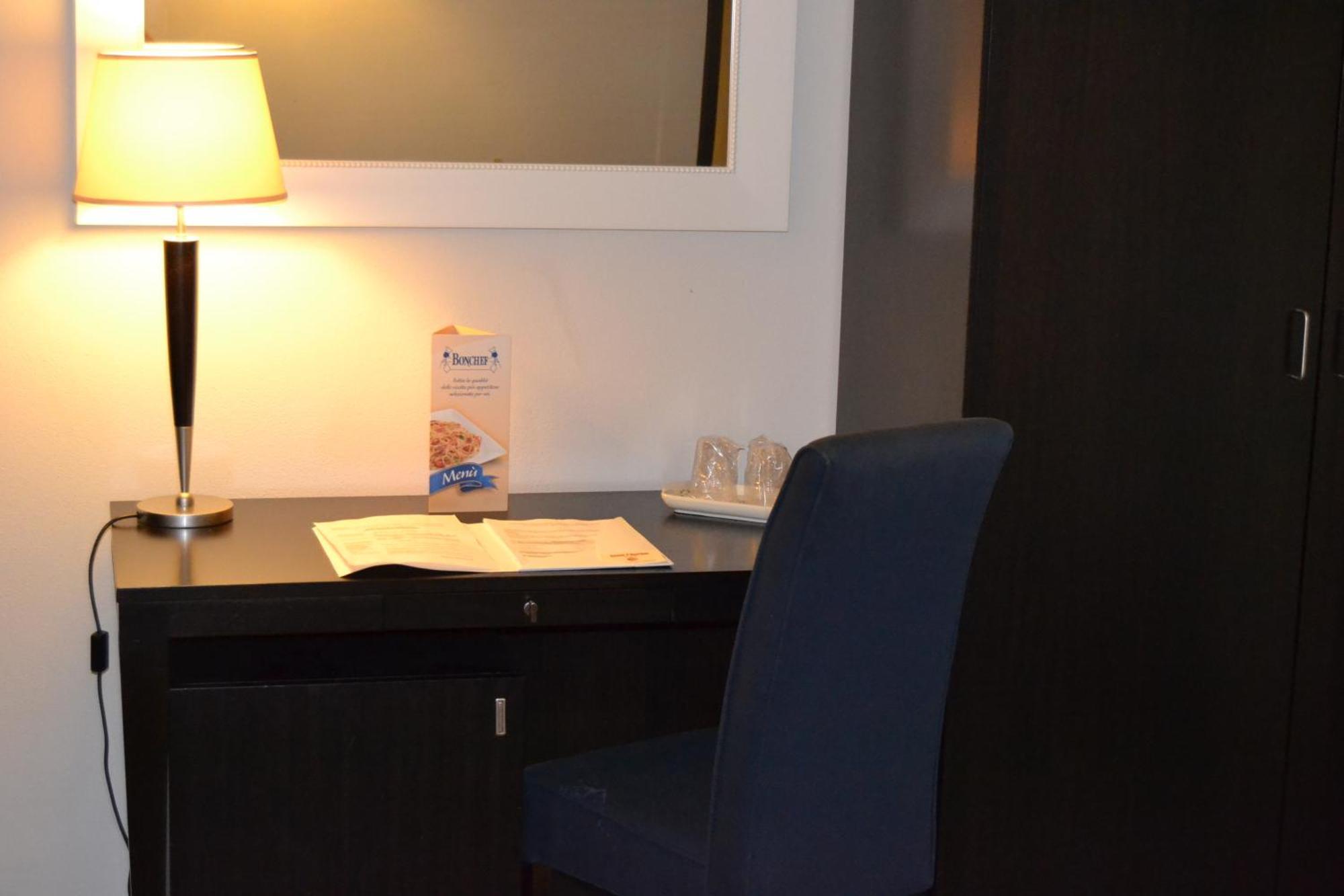 מונטלופו פיורנטינו Hotel I' Fiorino מראה חיצוני תמונה