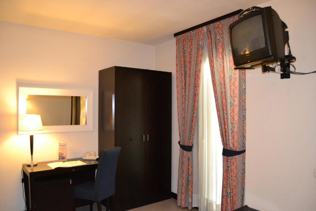 מונטלופו פיורנטינו Hotel I' Fiorino חדר תמונה